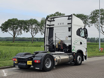 Влекач Iveco