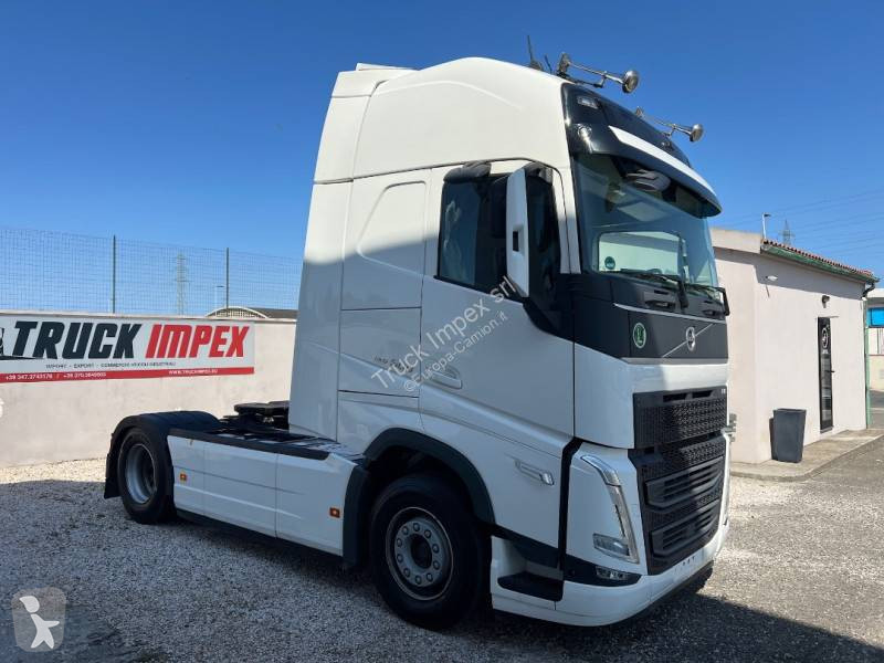 جرار Volvo