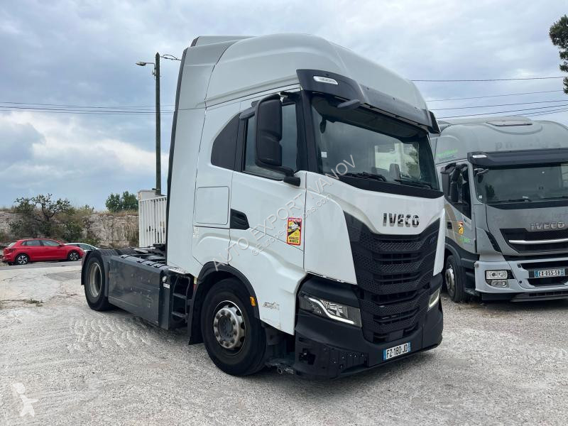 جرار Iveco 460