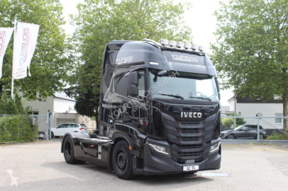 Влекач Iveco