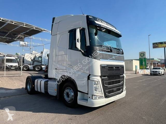 جرار Volvo
