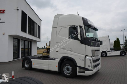 جرار Volvo