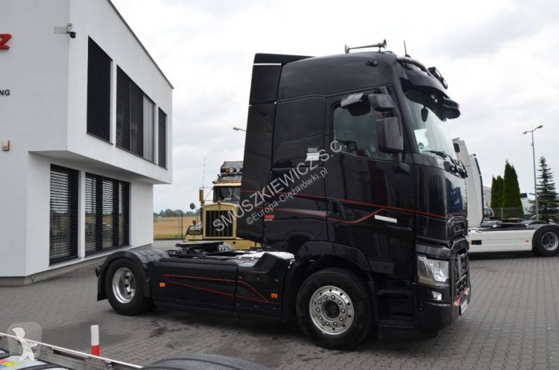 Влекач Renault
