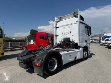 Cabeza tractora Mercedes
