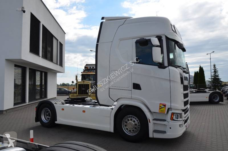 Влекач Scania