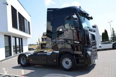 Tahač Renault