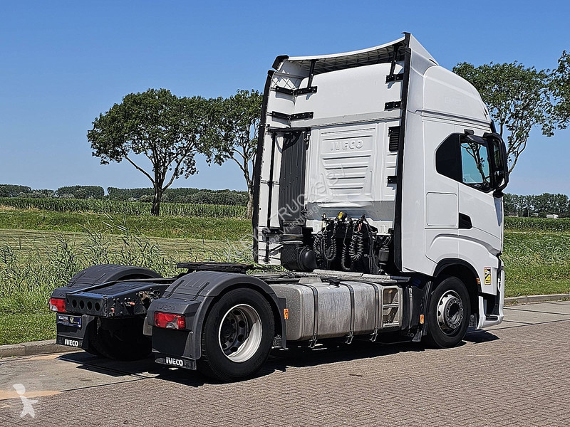 جرار Iveco AS440S49