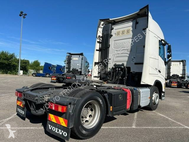 جرار Volvo