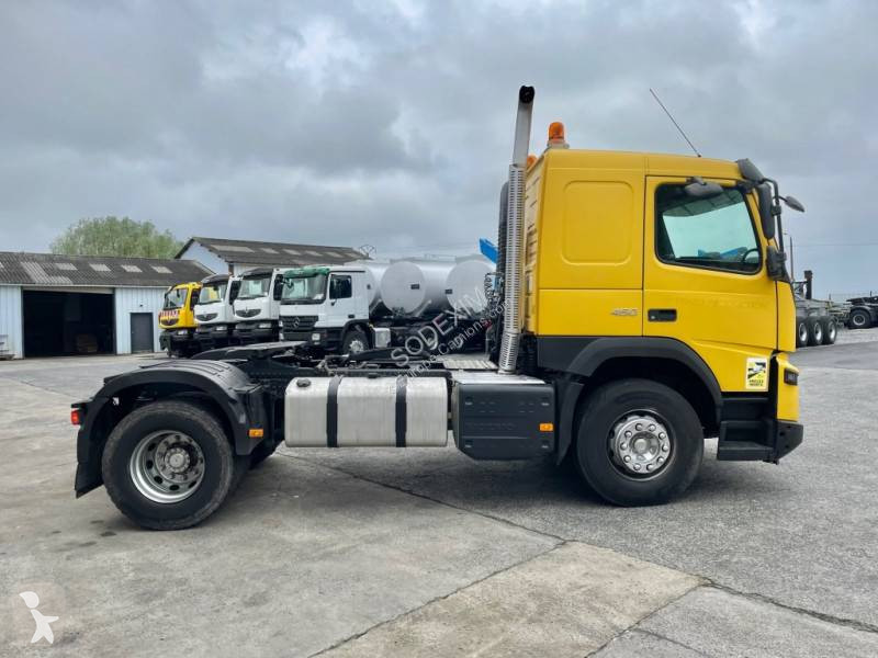 جرار Volvo