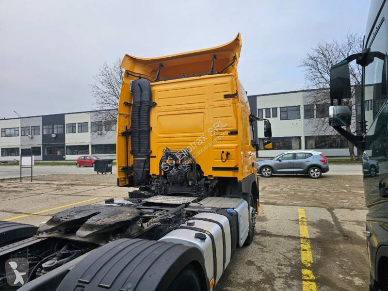 جرار Volvo