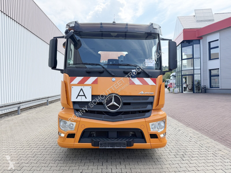 Trækker med sættevogn Mercedes Antos 1843 LS...