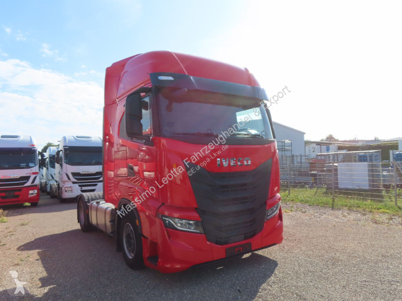 جرار Iveco S-Way 570 Intarder FZ.231