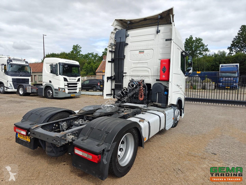 جرار Volvo 420 4X2 GlobeTrotter Euro 6B -...