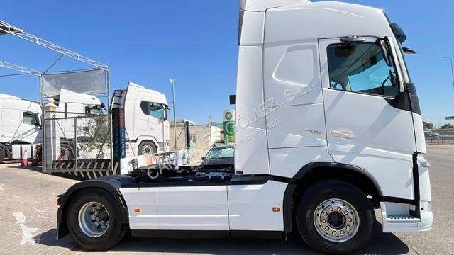 جرار Volvo