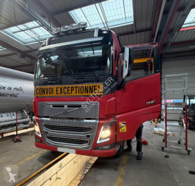 جرار موكب استثنائي Volvo