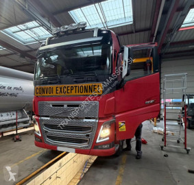 جرار موكب استثنائي Volvo