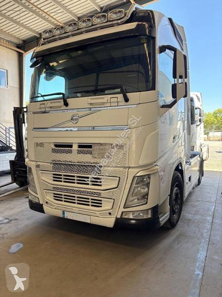 جرار Volvo