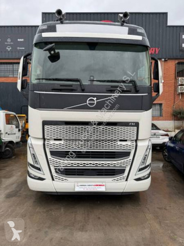 جرار Volvo