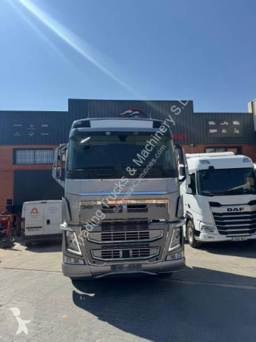 جرار Volvo