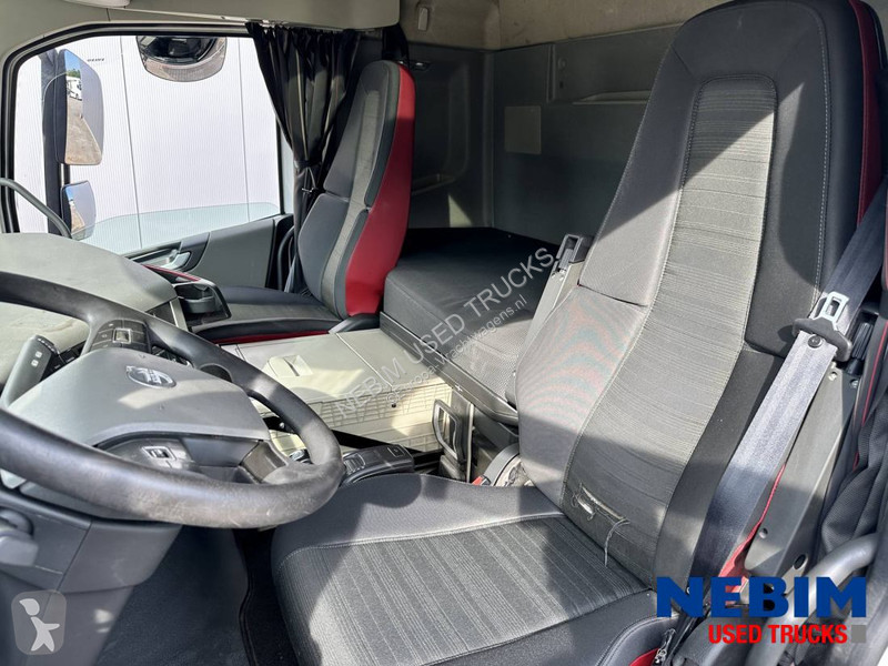جرار Volvo 420 4x2 - 796.861km - Work remote
