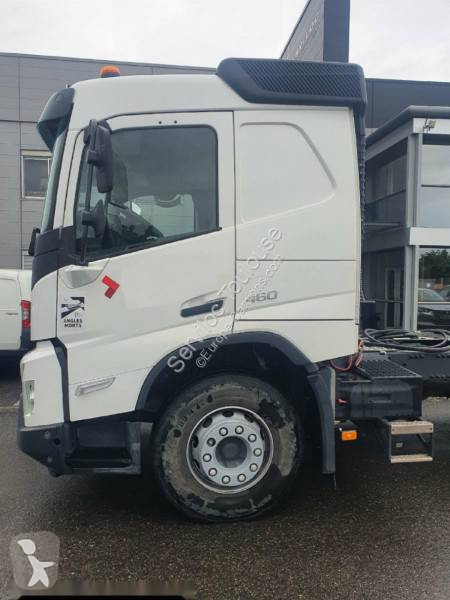 جرار Volvo