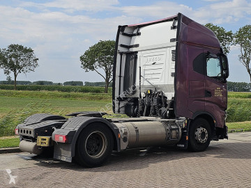 Влекач Iveco