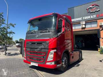 جرار Volvo