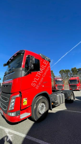 جرار Volvo