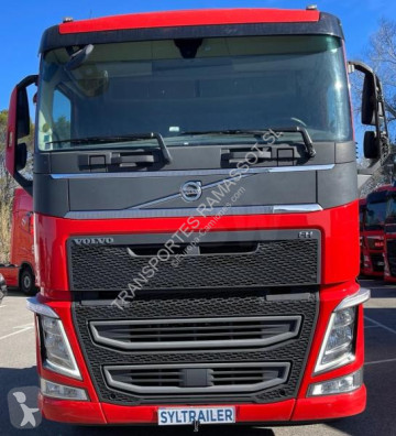 جرار Volvo
