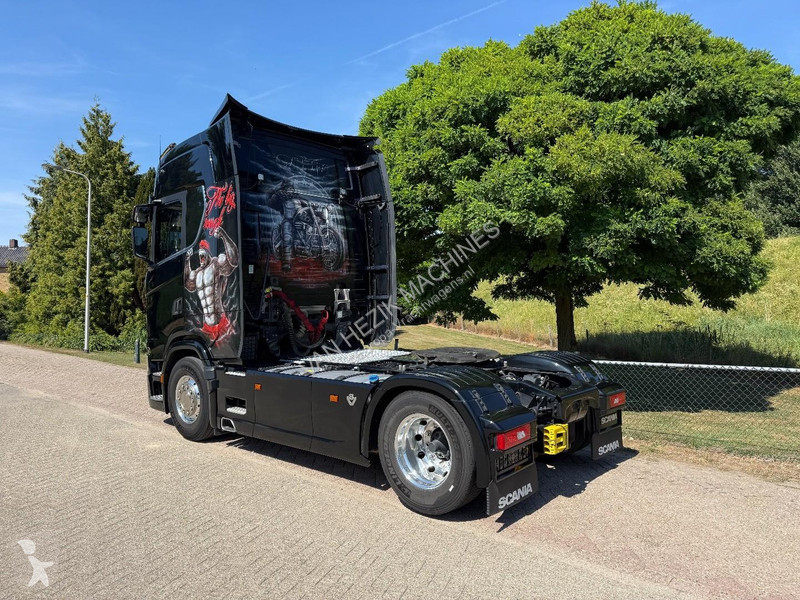جرار Scania S660...