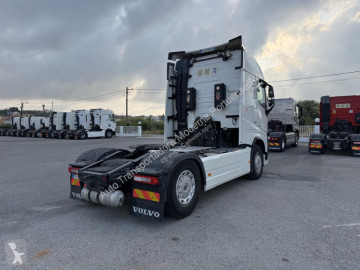 جرار Volvo