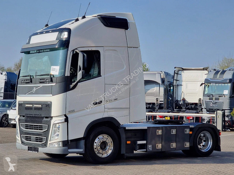 جرار Volvo 13500 Globetrotter XL 4x2 - Low deck...