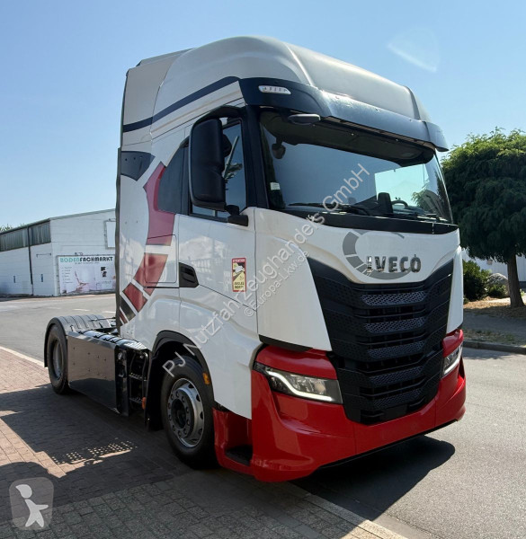 Iveco S460 tractor unit