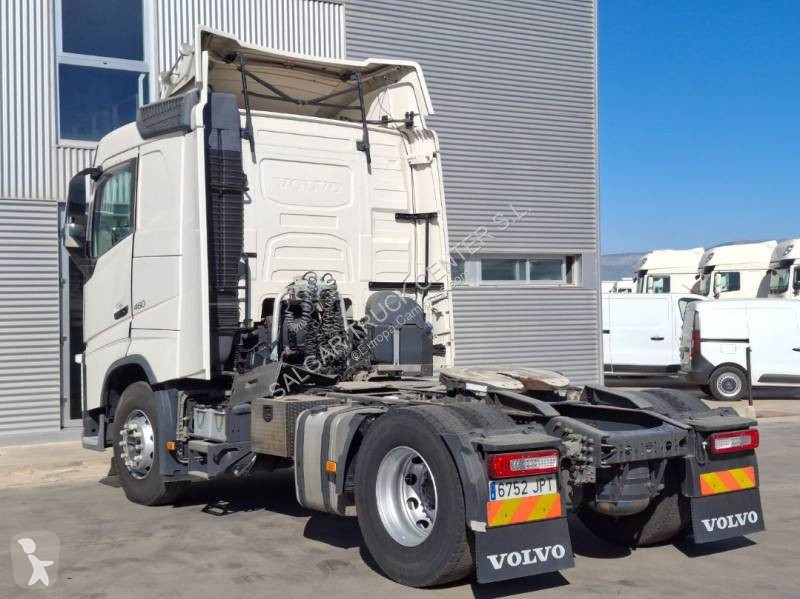 جرار Volvo