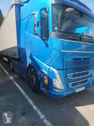 جرار Volvo