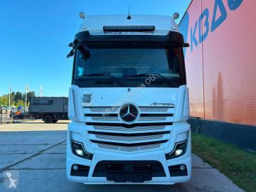 Cabeza tractora Mercedes