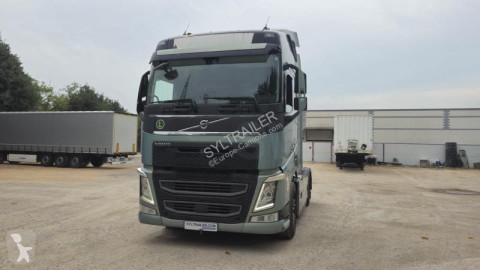 Влекач Volvo
