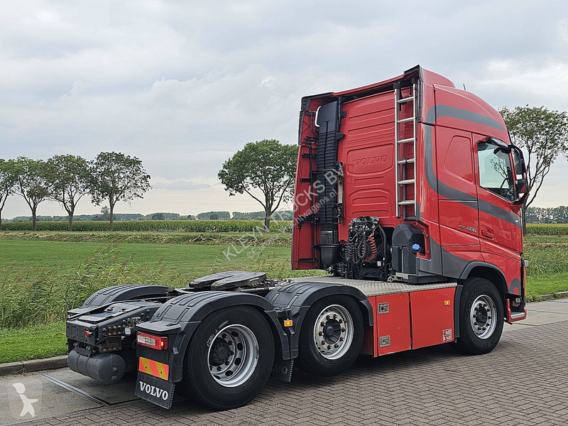 Trekker Volvo 460 6X2 XENON SKIRTS