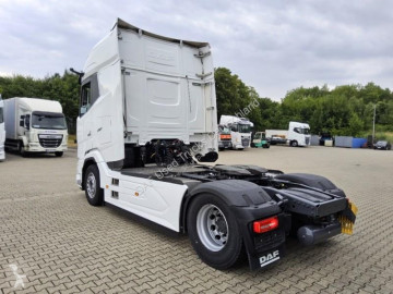 Cabeza tractora DAF XG + 530 FT 4X2