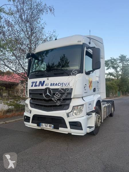 Cabeza tractora Mercedes 1843