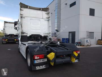 Cabeza tractora DAF