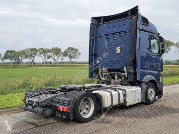 Cabeza tractora Mercedes