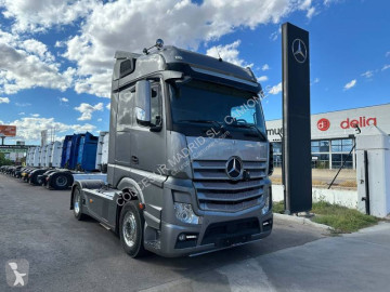 Cabeza tractora Mercedes