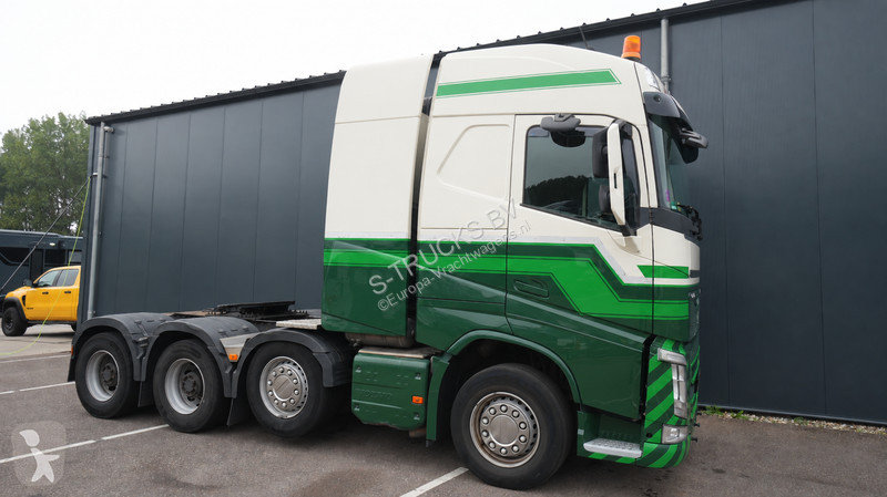 Tahač Volvo 130 ton's 8x4 tractor unit