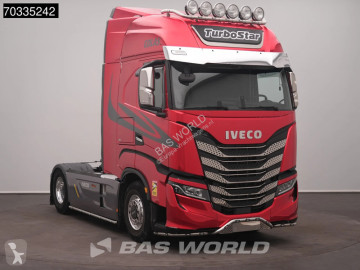 Tahač Iveco