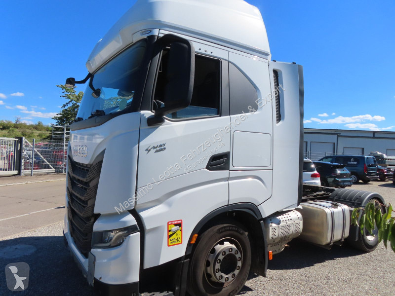Nyergesvontató Iveco 490