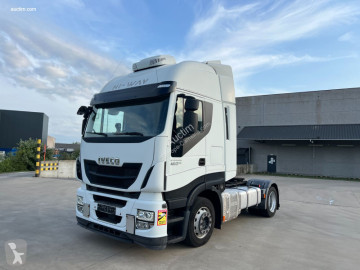 Nyergesvontató Iveco 460 eg