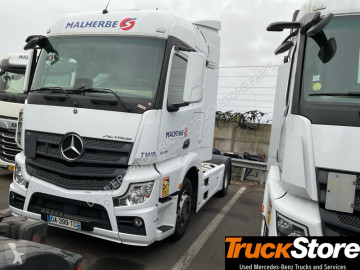 Cabeza tractora Mercedes