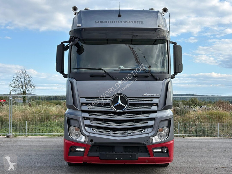 Nyergesvontató Mercedes 2551