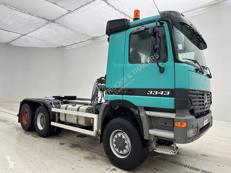 Nyergesvontató Mercedes 3343 - 6x6 - nieuwstaat